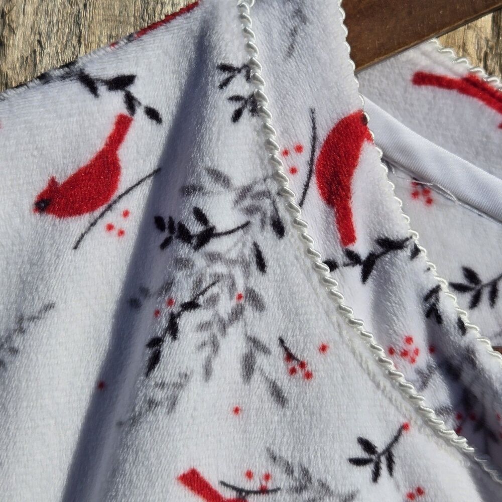Aria Collection Nightgown Womens Size XL Red Cardinal Bird Fleece Pockets Cozy - Picture 4 of 8